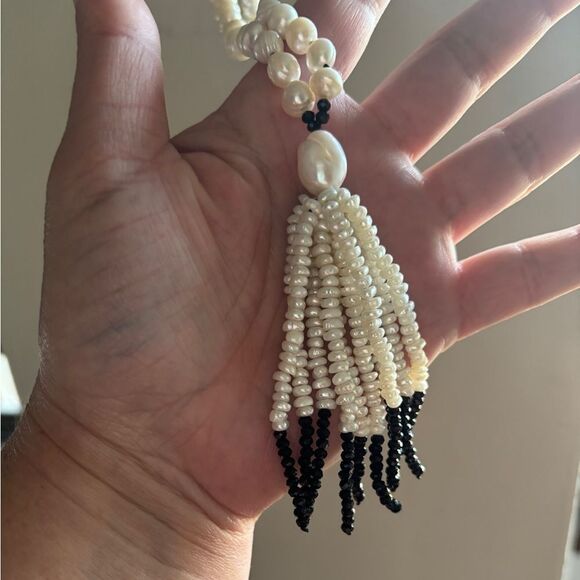 Long freshwater Pearl strand with tassel black accents 21” long flapper necklace - Picture 3 of 6